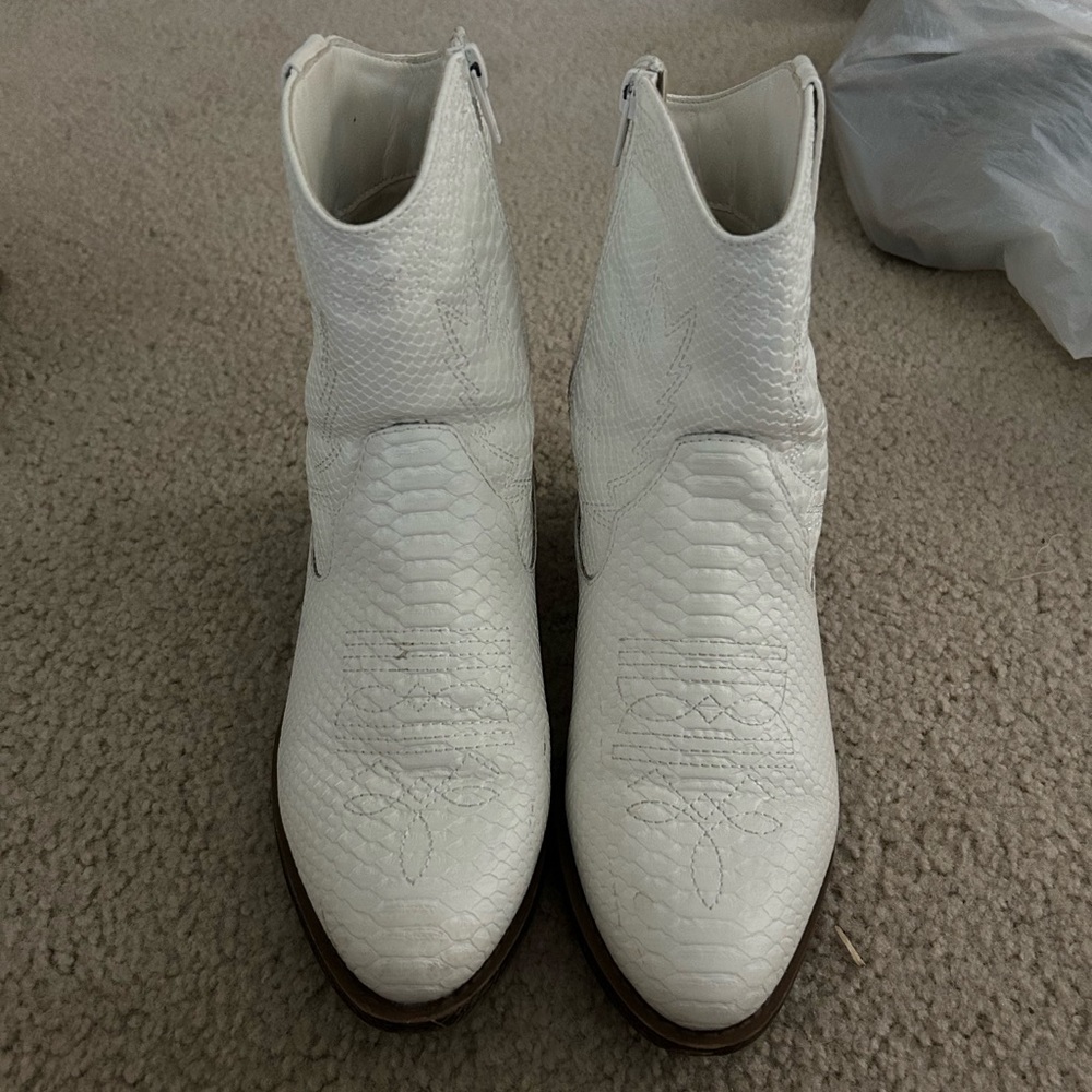 White cowgirl boots